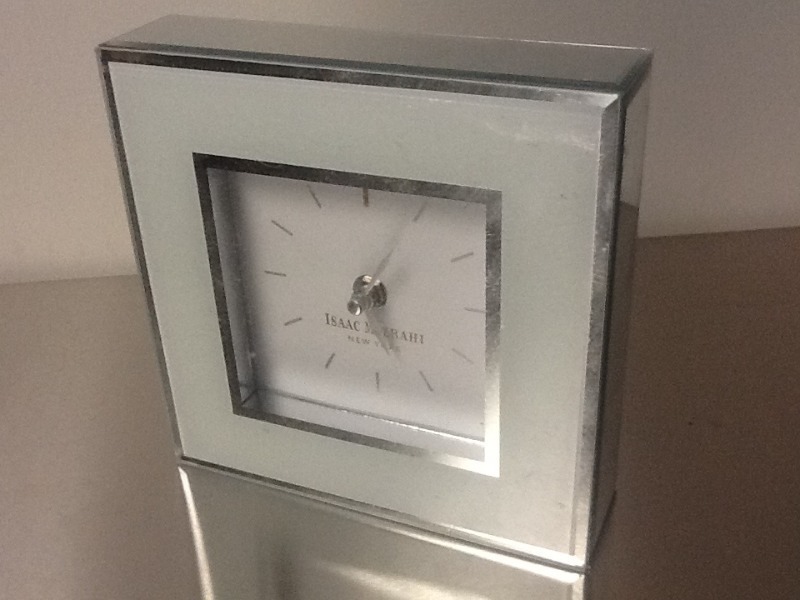 lot 206 image: Nice desk top clock as pictured 8 x 8 heavy duty
