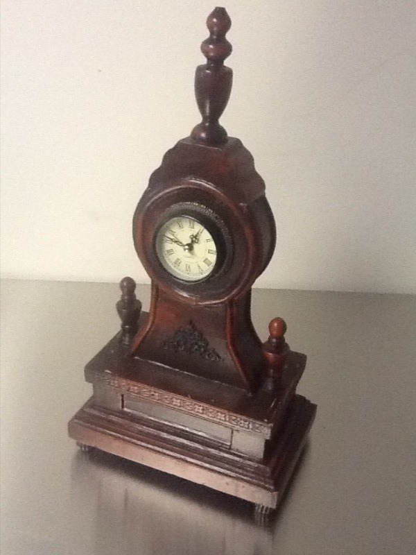 lot 215 image: Nice 18 inch tall mantel clock