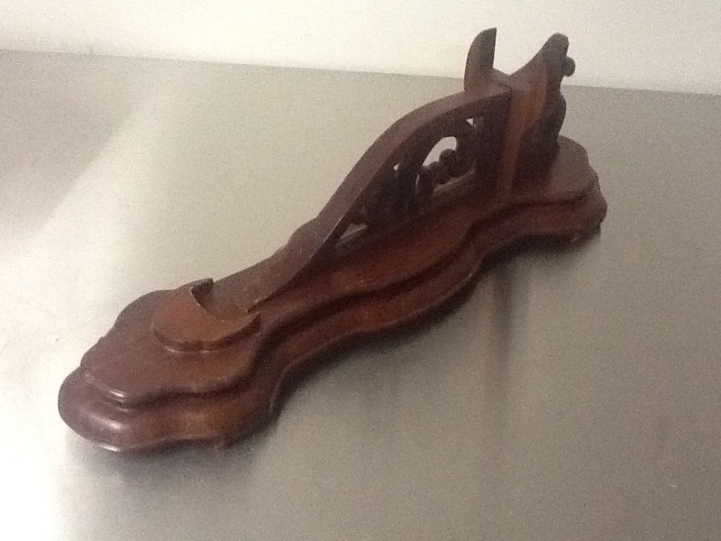 lot 218 image: Nice wood decorative knife rack display