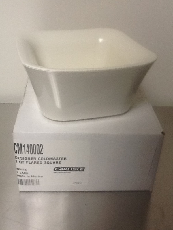 lot 224 image: H Two new call master food serving bowl