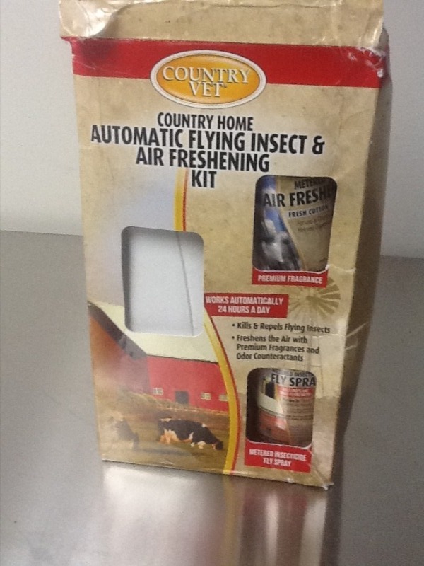 lot 262 image: Country home automatic flying insect and air freshening kit as picture