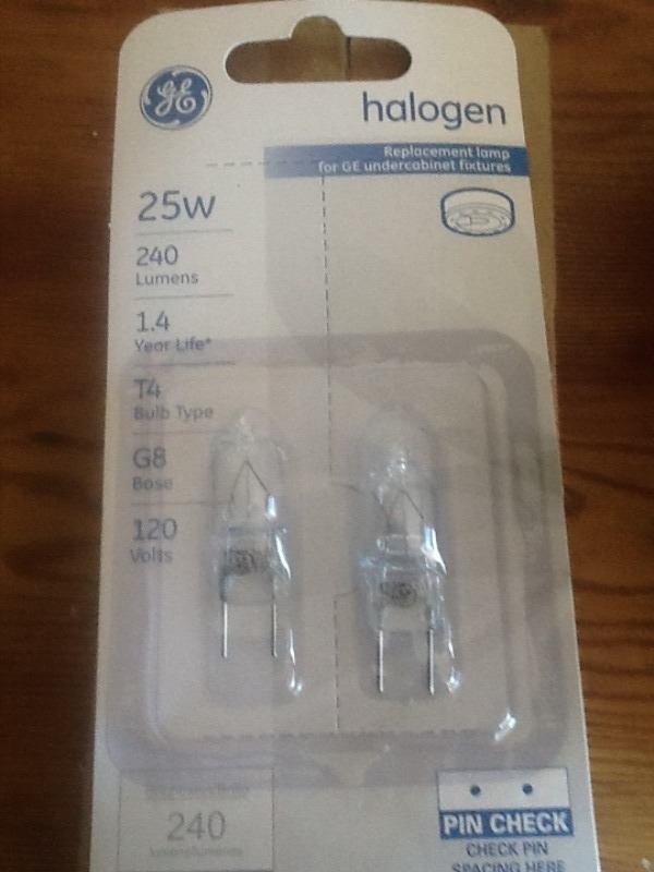 lot 54 image: Lot of 10 (2) pin lightbulbs two bulbs per pack