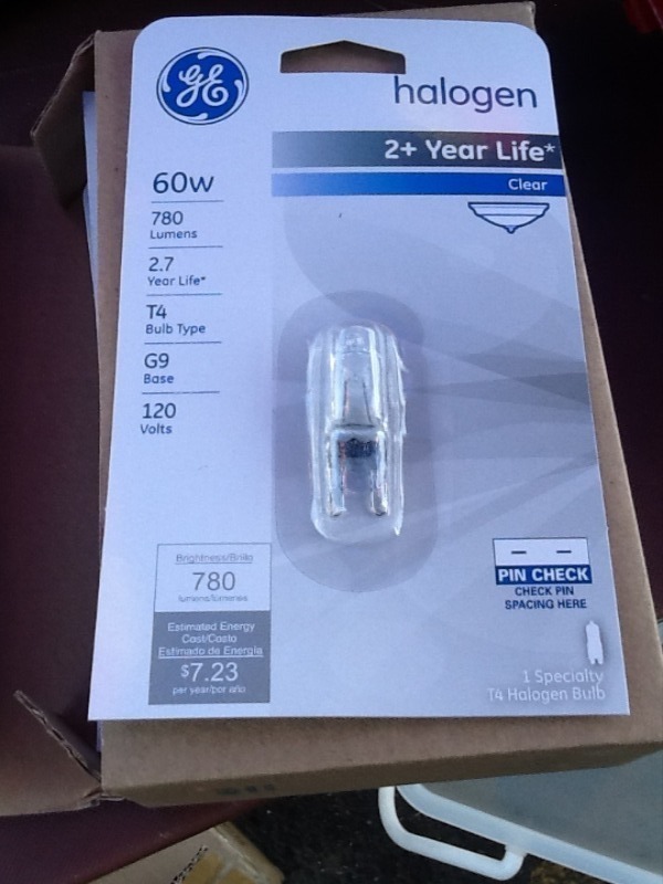 lot 77 image: 12 new halogen  lightbulbs as a picture