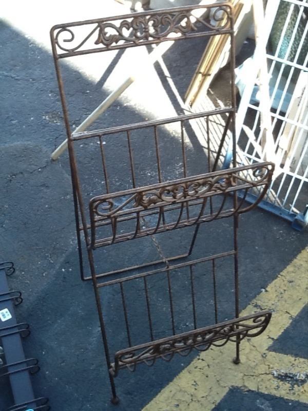 lot 8412 image: IronDecour magazine rack or use your imagination