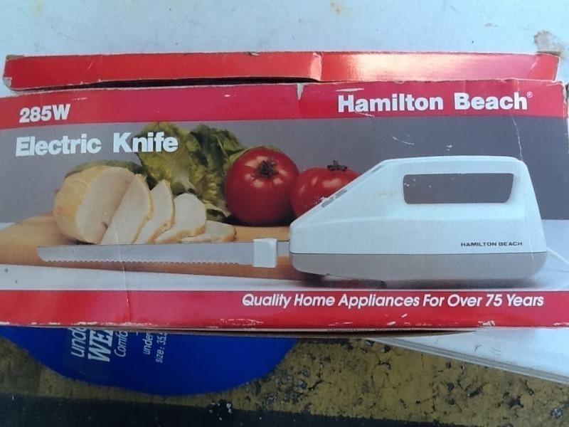 lot 8415 image: Hamilton Beach electric knife