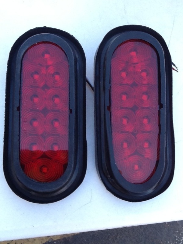 lot 8422 image: Two new LED trailer lights as picture