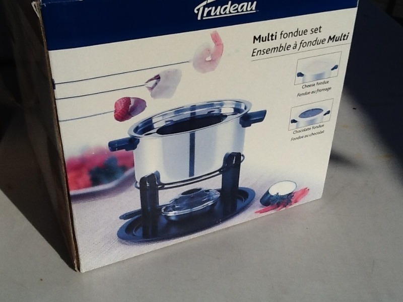 lot 91 image: Fondue set