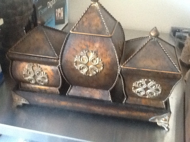 lot 6 image: Beautiful four piece metal Decore peace