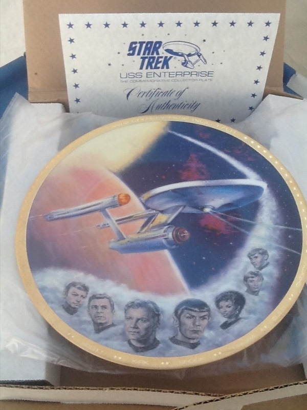 lot 65 image: Very collectible original Star Trek collector plate with certificate of authenticity must have