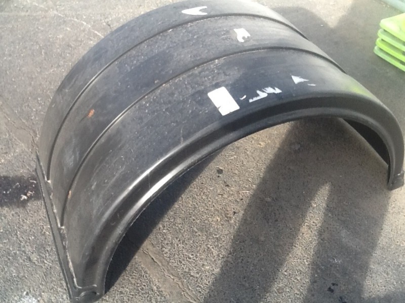 lot 173 image: Large truck fender