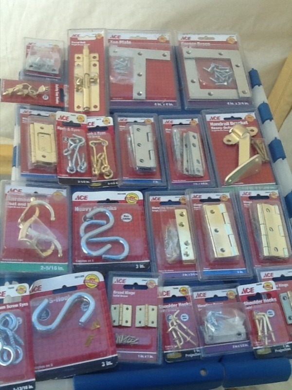 lot 175 image: Large Lot of hardware as pictured
