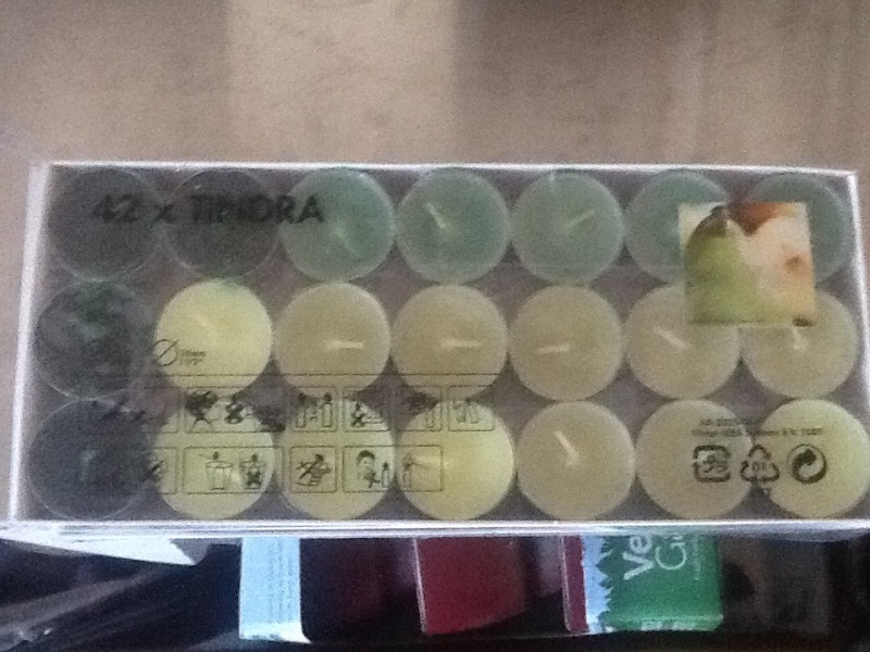 lot 286 image: Box of 42 scented tea candles great for the holiday season