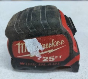 lot 4169 image: Milwaukee 25Ft Wide Blade Tape Measure