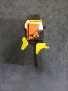 lot 6490 image: Apollo 38 in. to 1 in. 1-Hand PEX-B Pinch Clamp Tool