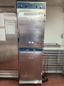 lot 2037001 image: Alto Shaam Full Height Cook & Hold Oven