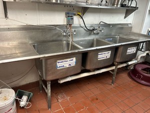 lot 2037003 image: 117in�� Commercial Kitchen Stainless Steel Triple Sink Washing Station