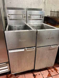 lot 2037009 image: x2 Commercial Deep Fryer Dean ModelSR42GN
