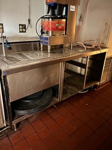 lot 2037036 image: 84in�� Stainless Steel Restaurant Work Station With Left Handed Sink and Bottom Tray Racks