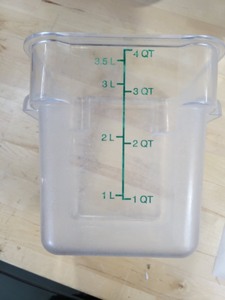lot 2037156 image: Square Food Storage Container - 4 Qt. Capacity Translucent - Used