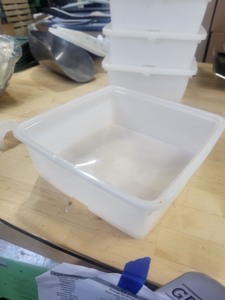 lot 2037180 image: Commercial Kitchen 10 x 10 inches 3 inches Deep Plastic Food Storage Container with Lid