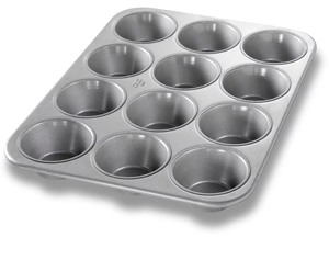 lot 2037279 image: Chicago Metallic Pecan RollLarge Muffin Pan 2 inches Deep