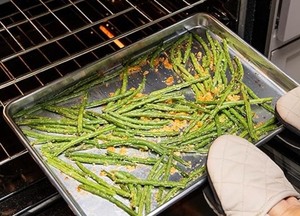 lot 2037331 image: Commercial Kitchen 12x17in Stainless Steel Baking Sheet Pan