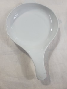 lot 3626094 image: 8in Round Fajita Bowl with Handle- White