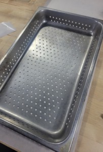 lot 3626107 image: Full-Size Perforated Pan 21in x 13in