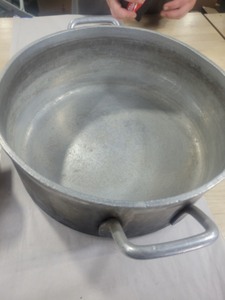 lot 3626159 image: Commercial Kitchen Stainless Steel Sauce Pot 5in Deep 14in Around