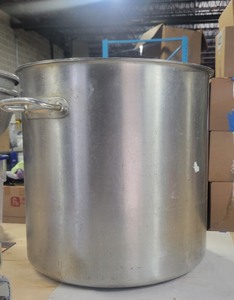 lot 3626162 image: Commercial Kitchen Stainless Steel Sauce Pot 16in x 16in