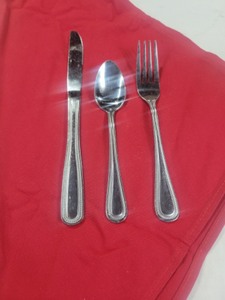lot 3626254 image: Hotel Quality Banquet Silverware Set (4 Forks, 4 Spoons, 4 Knives, 4 Napkins)