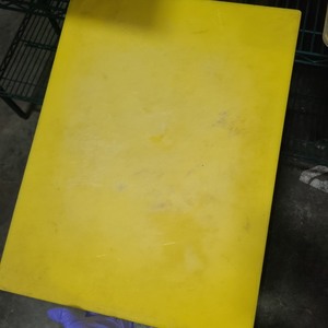 lot 3626279 image: Light Yellow XL Cutting Board 18x24in