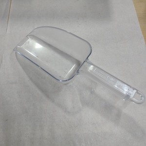 lot 3626292 image: Cambro Commercial Kitchen Plastic Scoop
