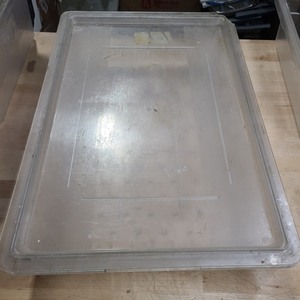 lot 3626294 image: 18x20x5 Commercial Kitchen Vegetable Bin with Lid