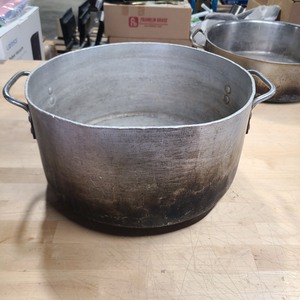 lot 3626298 image: Commercial Kitchen Stainless Steel 12 Qt Stock Pot (WARPED)