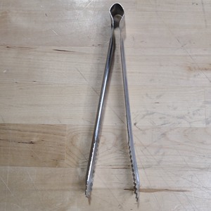 lot 3626317 image: Commercial Kitchen Stainless Steel 8in Serving Tongs