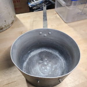 lot 3626326 image: Commercial Kitchen 9.5Qt Stainless Steel Sauce Pan