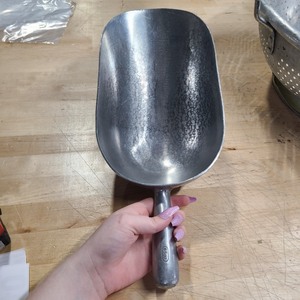 lot 3626333 image: Commercial Kitchen 8.5oz Stainless Steel Scoop