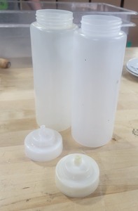 lot 3626411 image: 2 Pack of Clear Plastic Sauce Bottles with Lid 9in