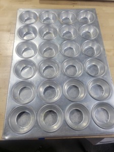 lot 3626434 image: 24 Cup Muffin Pan, Non-stick, 3 oz., Aluminum 14in x 20in