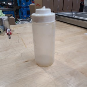 lot 3626467 image: Commercial Kitchen 12oz Squeeze Bottle