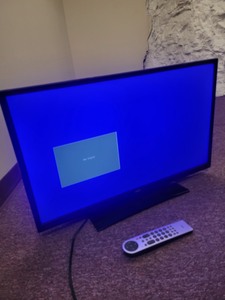 lot 3625010 image: RCA TV 32in Led LCD HD TV 720 P - Powers On