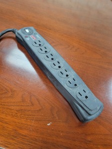 lot 3625036 image: APC- 7 Outlet Surge Protector -Black
