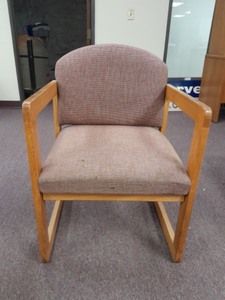 lot 3625193 image: Lesro Chair
