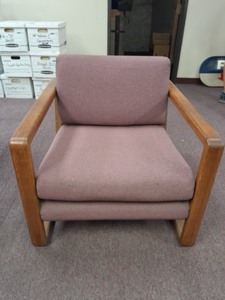 lot 3625194 image: Integra Chair