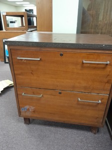 lot 3625219 image: 2 Drawer Locking cabinet (used)