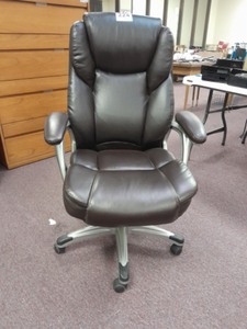 lot 3625224 image: Office Desk Chair