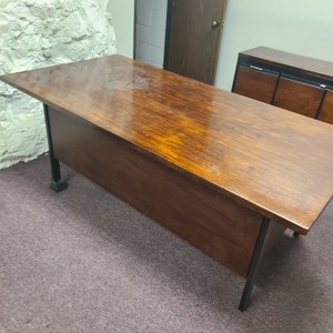 lot 3625248 image: Large Wooden Desk with Storage Drawers - 3ft x 6ft