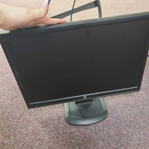 lot 3625262 image: V7 Videoseven D22W12A 22 1680x1050 LCD Monitor With Stand