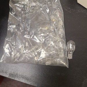 lot 3625352 image: MINIATURE .90 AMPS 4V WEDGE CM8-A256 10 PIECES Bulbs